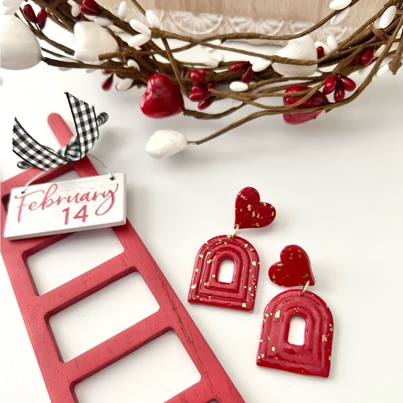 ❤️Red and Gold Heart Arch Earrings - Picture 3 of 3
